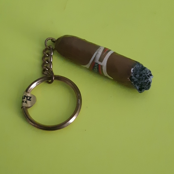 🥜Vtg cigar keychain by Ganz| 9/10🥜 - Picture 4 of 9